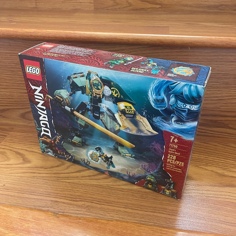 BRAND NEW Lloyd Mach LEGO SET